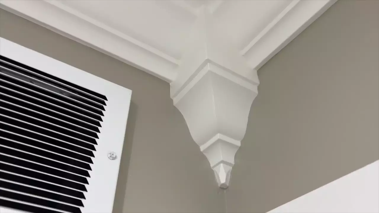 How to Install Crown Moulding With Corner Blocks