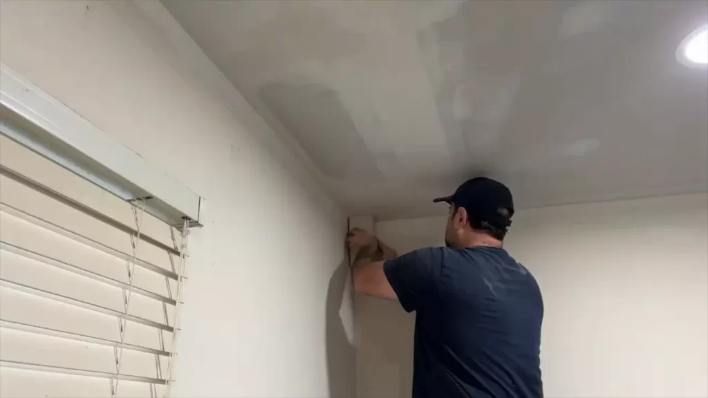 How to Install Crown Moulding With Corner Blocks