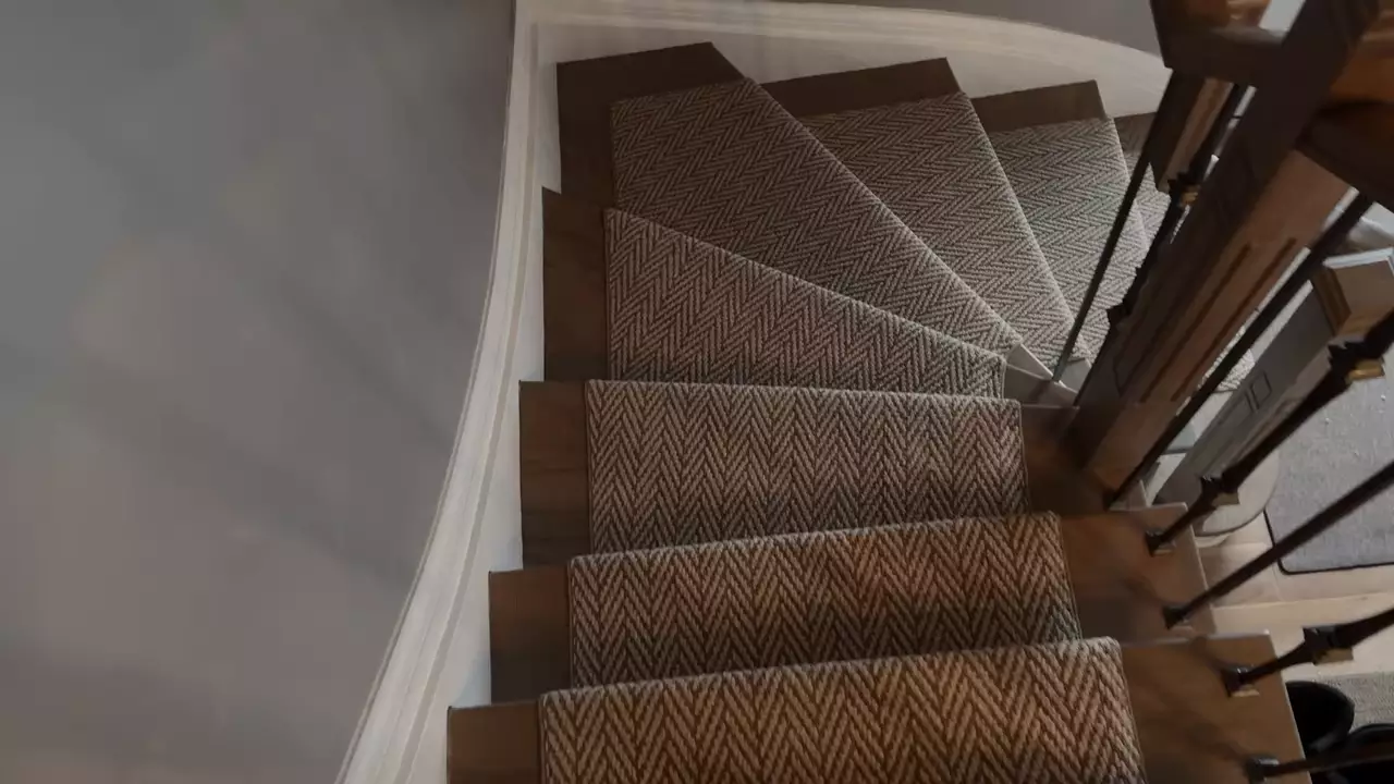 How to Install a Stair Runner With a Turn