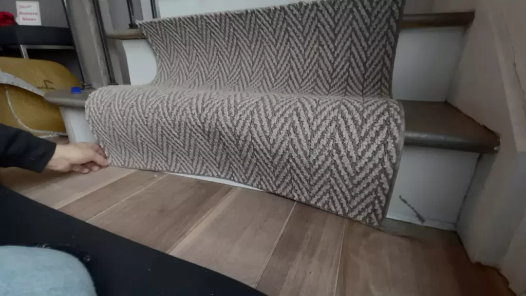 How to Install a Stair Runner With a Turn